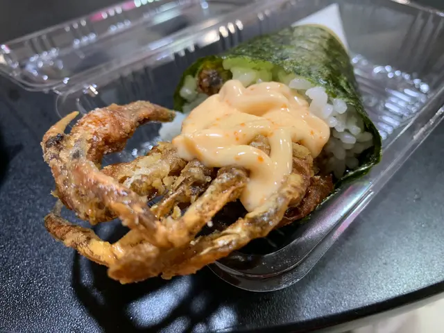 原隻軟殼蟹手卷