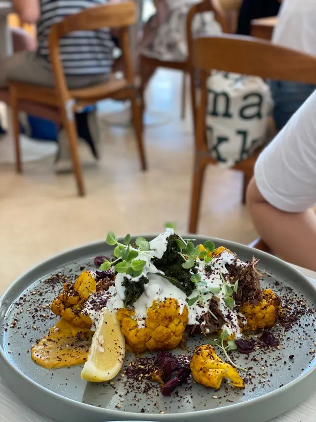 中東羊肉配椰菜花