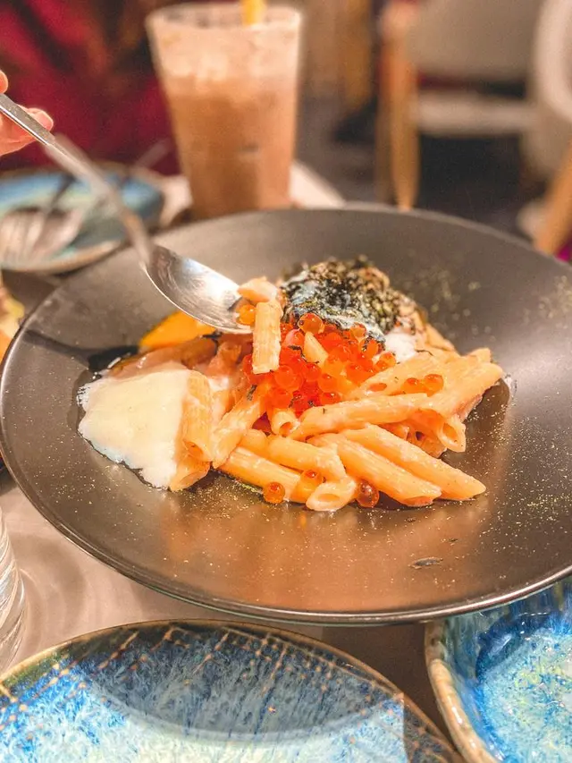 62.5溫泉蛋明太子忌廉汁長通粉配醬油漬三文魚籽