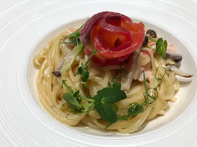 白汁芝士三文魚扁意粉