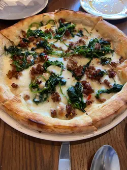 Pizza friarelli e salsiccia