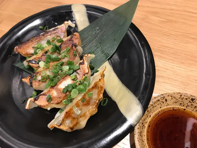 呢度嘅餃子,一向都唔錯,38蚊有5隻都算抵食。