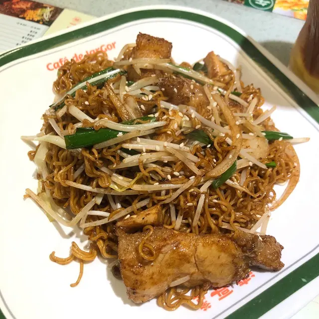 乾炒雞扒公仔麵