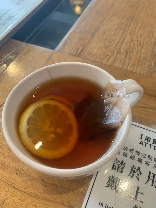 $42嘅熱檸茶就係咁樣茶包掉入個杯度俾你飲啦