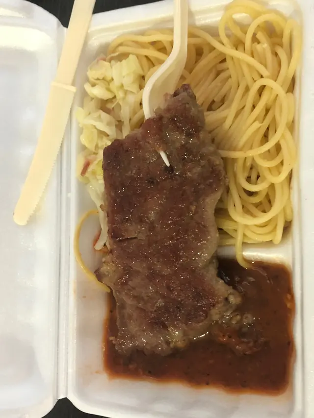 黑椒牛扒配意粉