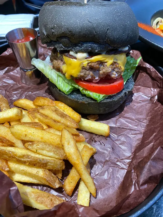 經典口味，絕無多餘醬汁，食出真鮮味，薯條係連薯皮