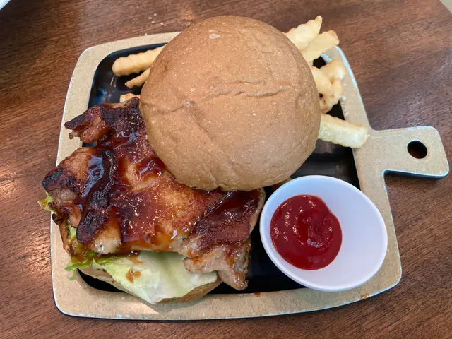 BBQ烤雞排漢堡包拌薯條