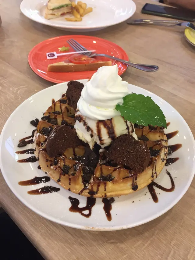 朱古力窩夫配雪糕