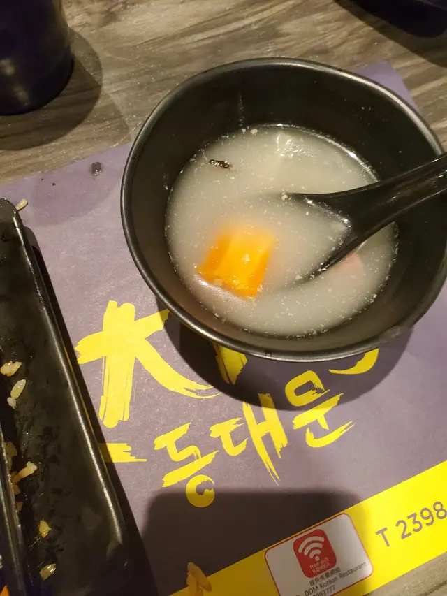 食完個燒烤 俾隻小強做甜品