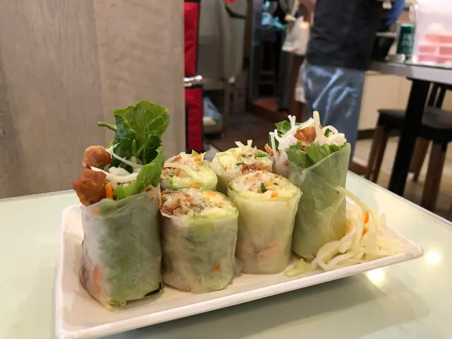 手作炸軟殼蟹米紙卷