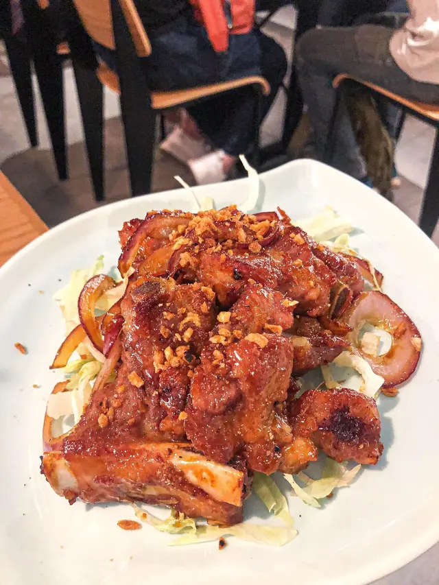 焦糖蒜香蜜汁骨配飯