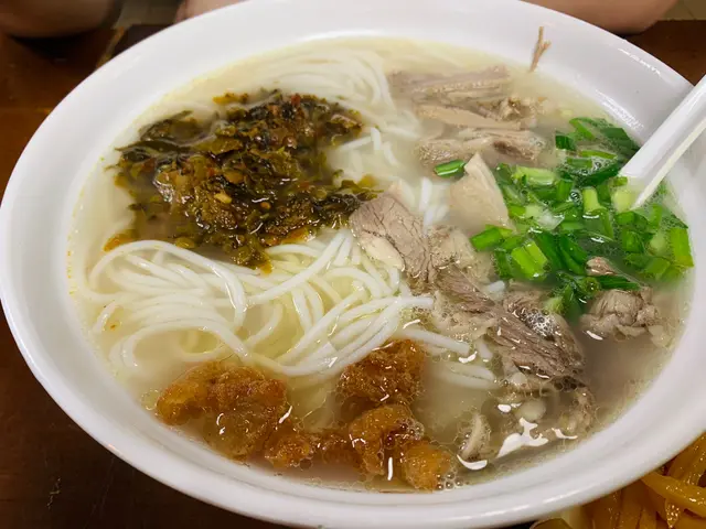 牛羊雙拼酸辣細碗米線