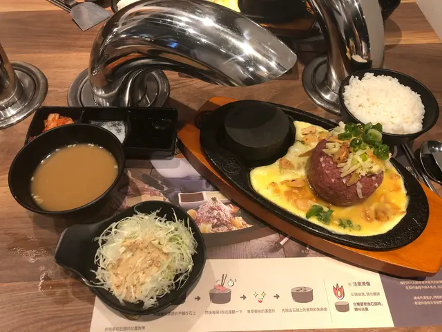 芝士蛋蒜和牛漢堡扒