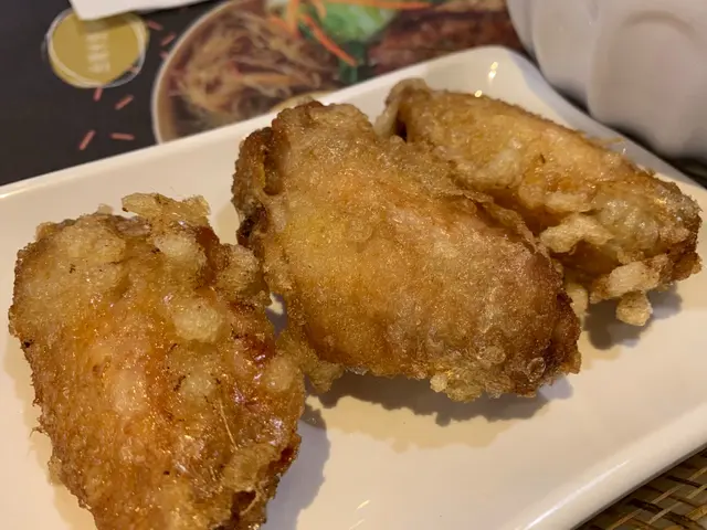 炸雞翼肉燥乾拌麵