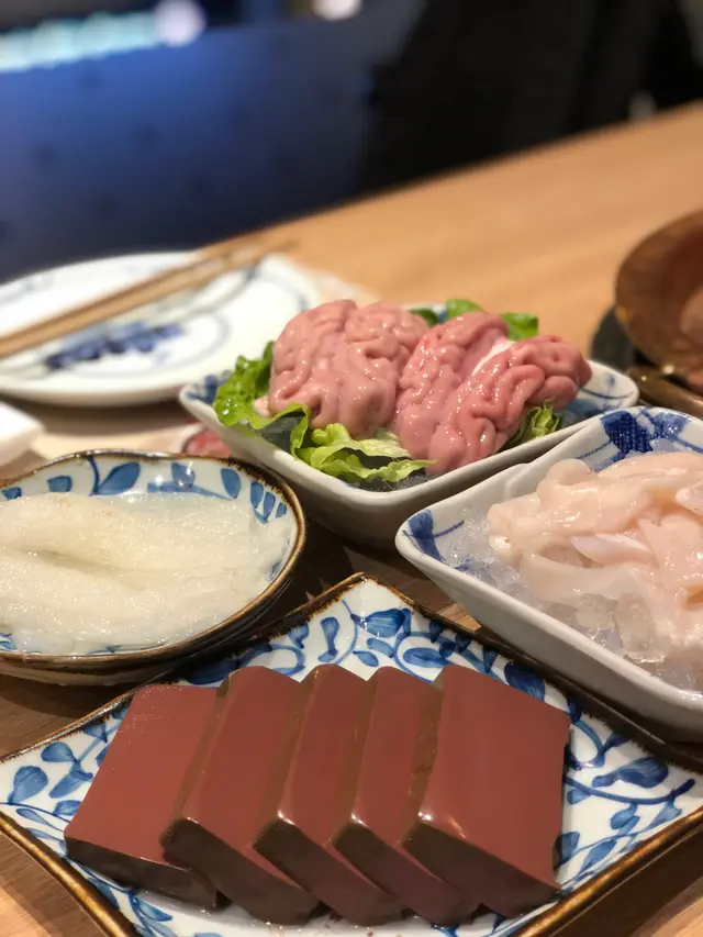 腦花、鮮鵝腸、鴨血、竹笙