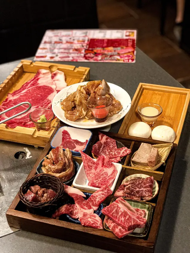 九宮格燒牛盛合, 美國頂級Prime肉眼, 漬燒雞腿肉, 芝士年糕