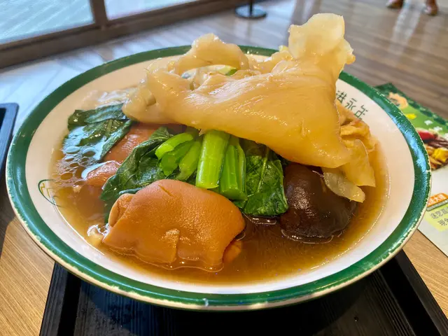 女神麵，另加韮菜豬肉餃