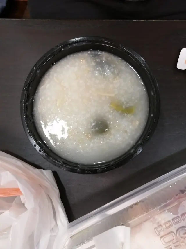 食物OK , 只係我ORDER一款粥, 佢俾另一款我. 吹漲