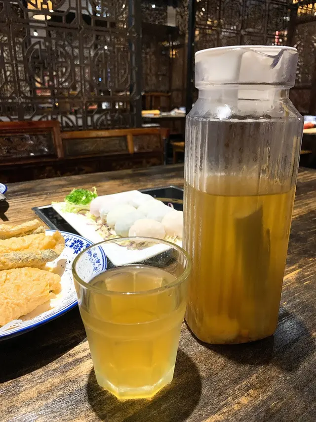 打完邊爐，梗係要飲返杯自家煲製涼茶滋潤下啦！
竹蔗茅根真係好足料，清甜解渴～