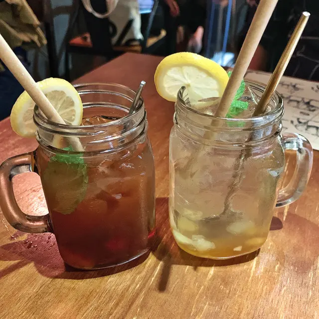 芒果蜜桃水果茶 + 熱情水果特飲