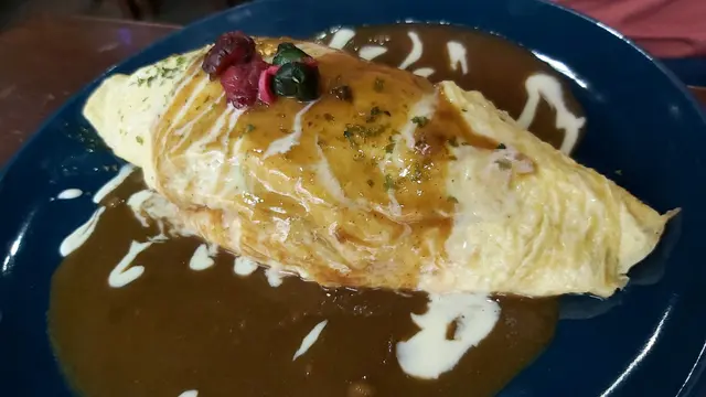 鰻魚蛋包飯配咖哩汁