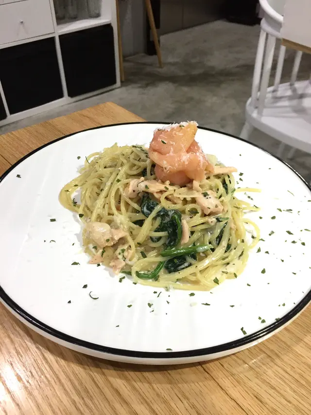 煙三文魚菠菜忌廉意粉