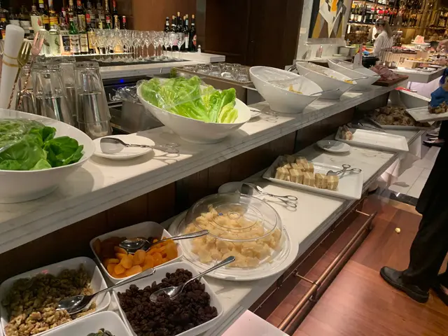 You  never  really  know  what’s  being  served  ...  only  the  sauce  had  signs!  The awkwardness of the buffet was that they converted their 'bar' into a buffet area