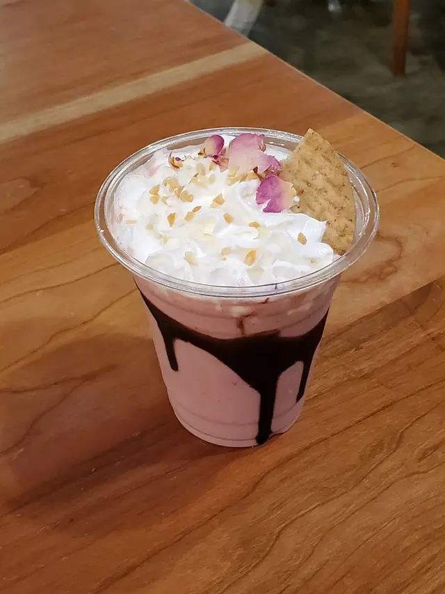 經典奶昔是期限限定，只有香蕉或雜莓奶昔。味道唔差，但60蚊既價錢比較偏貴，性價比不高。