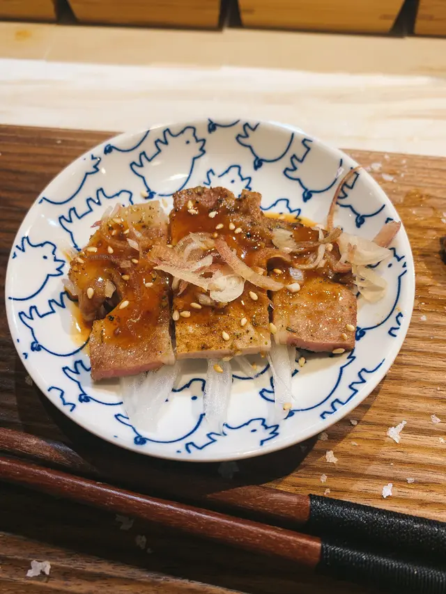 韓式口味黑毛豬,個人問題,不喜歡豬味濃,而且韓式泡菜味,同food court買到嘅韓式炒豬肉套餐差唔多,仲冇人地咁香口