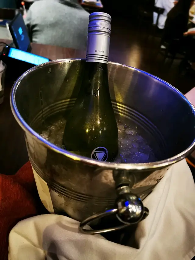 ＃孖寶倫倫十月星星淪漾篇2020
蠔飲篇…睇下我d蠔棚👍🏻👍🏻👍🏻
雖然八個人但係分成人枱同埋小童枱，三支白酒加9打蠔，其本上係又成人枱處理嘅😢其它就小童枱為主！好彩大家磑口味😍多謝咁多位專誠蠔情為淪漾慶祝生日！當晚人正酒靚蠔不停！都好似打破我嘅蠔情記錄， 雖然我地要1.5距離，仲4個4個一組，仍然無減歡樂🎉🎉🎉多謝親愛嘅每一位蠔客✨