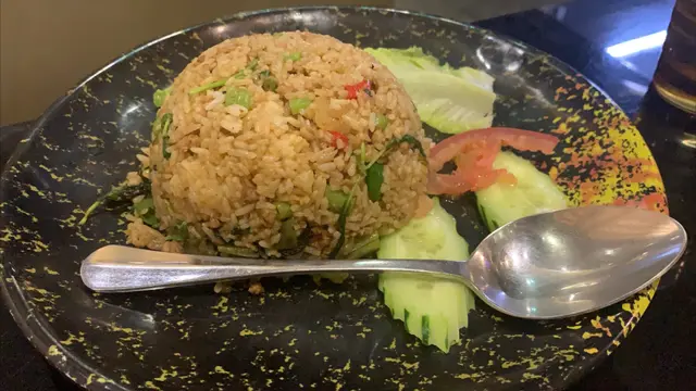 特色香葉肉碎炒飯