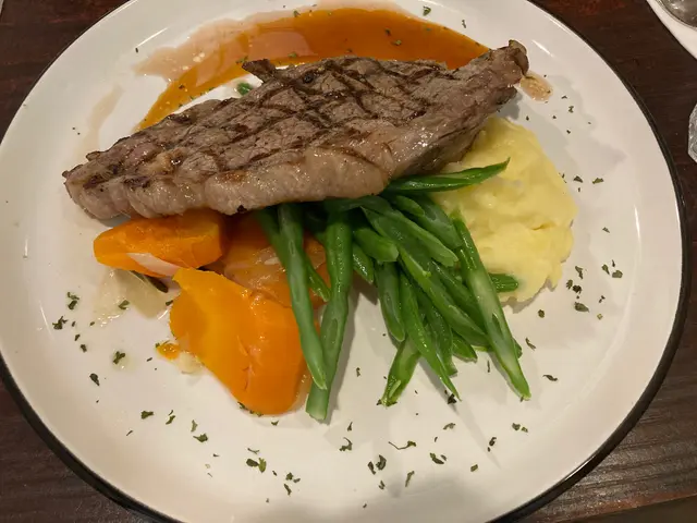 澳洲西冷牛扒配薯蓉