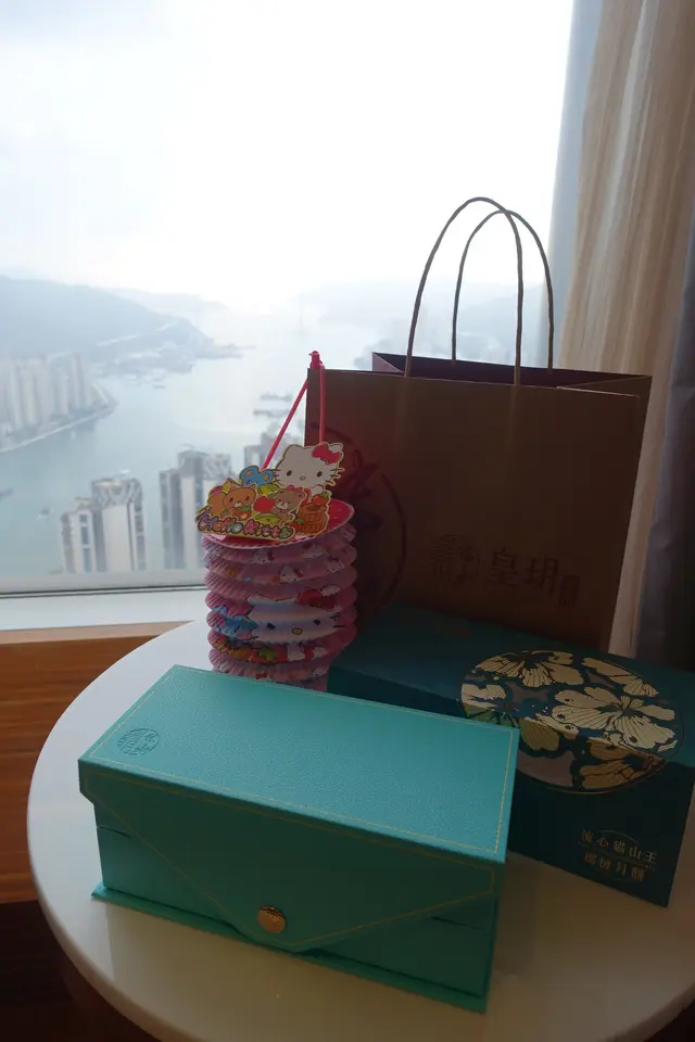 以 Tiffany blue 顏色的禮盒盛載,大方得體!送禮一流!