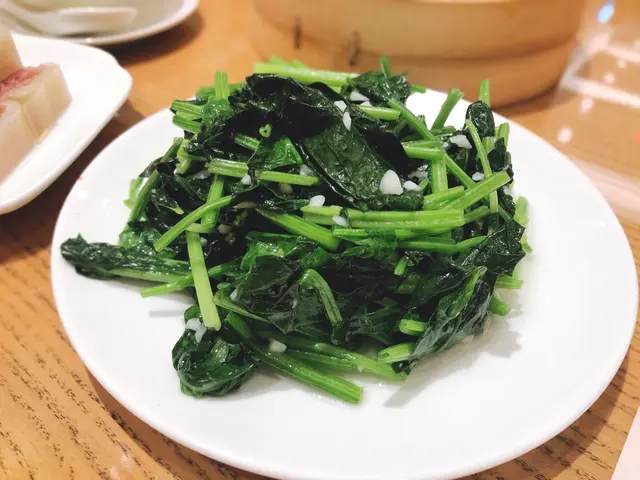 高湯蒜蓉炒通菜