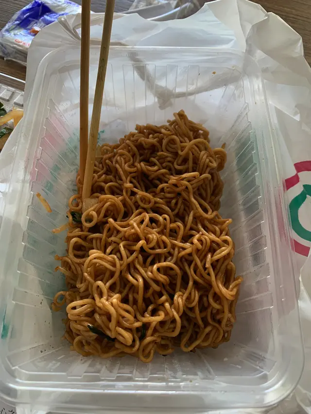 豬扒炒公仔面