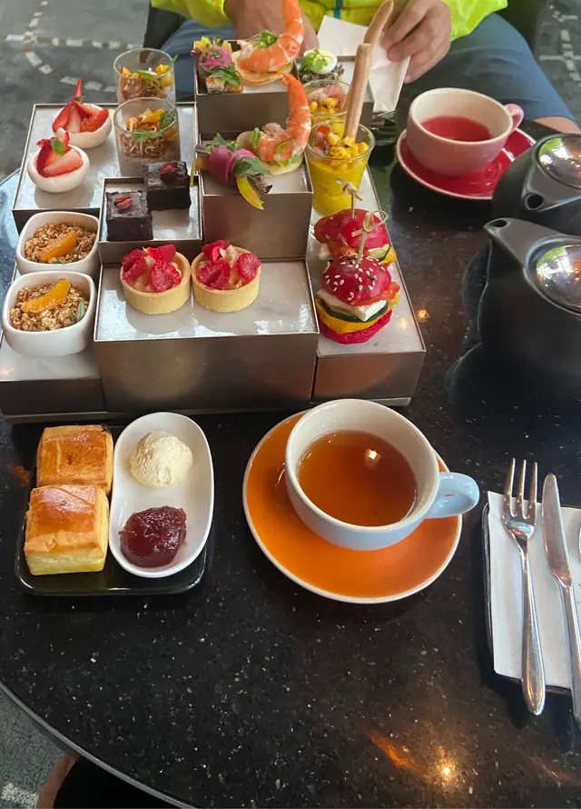 一言難盡的二人下午茶