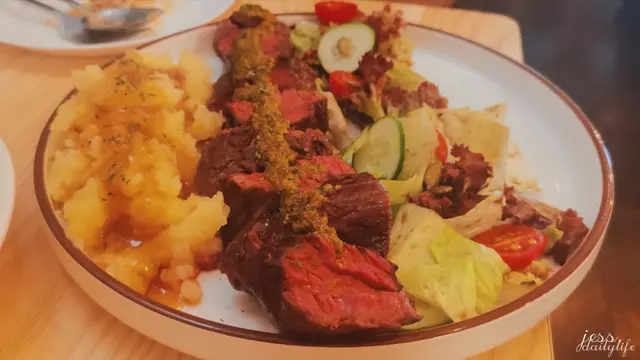 慢煮安格斯封門柳(12oz)伴薯蓉佐阿根廷青醬