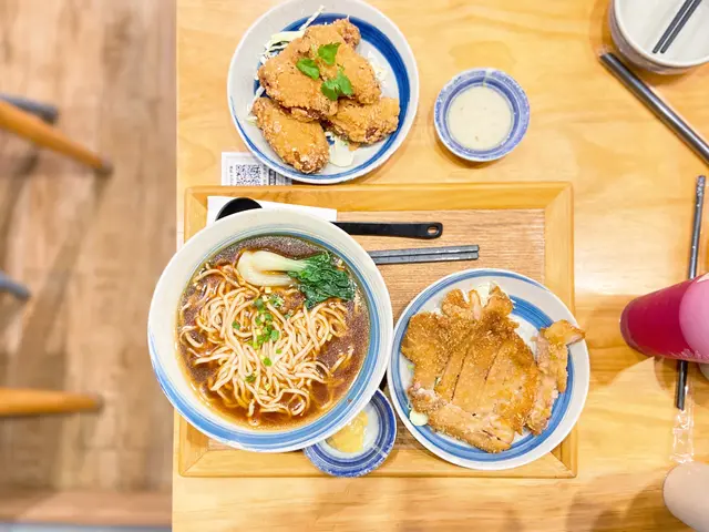 酥炸排骨麵