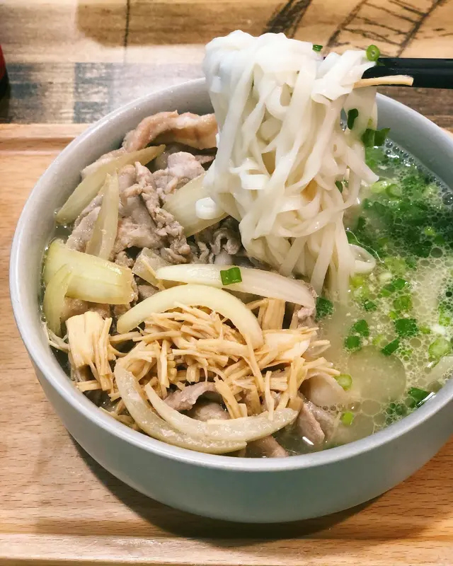 西班牙黑豚肉日本元貝台灣麵