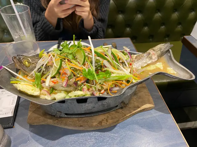 酸辣檸檬汁蒸鱸魚