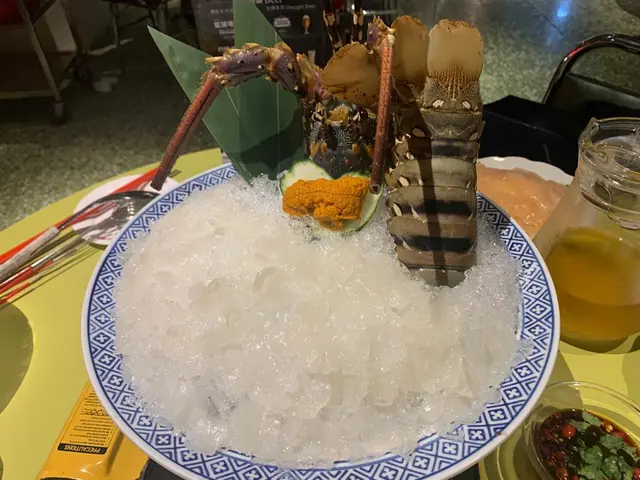 龍蝦刺身淡而無味,加拿大海膽鮮甜抵食