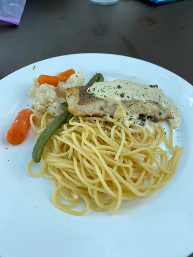 香煎石斑魚配青胡椒汁配意粉