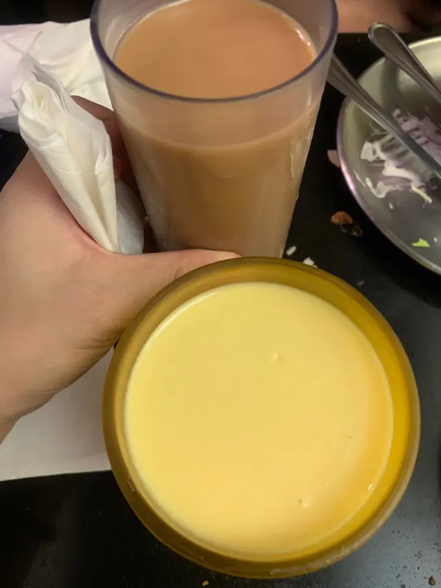 印度奶茶味道濃，茶都濃同港式奶茶有點不同，可能茶葉用既不同，唔係人人接受到，好似我就麻麻地，但係整體而言唔錯！