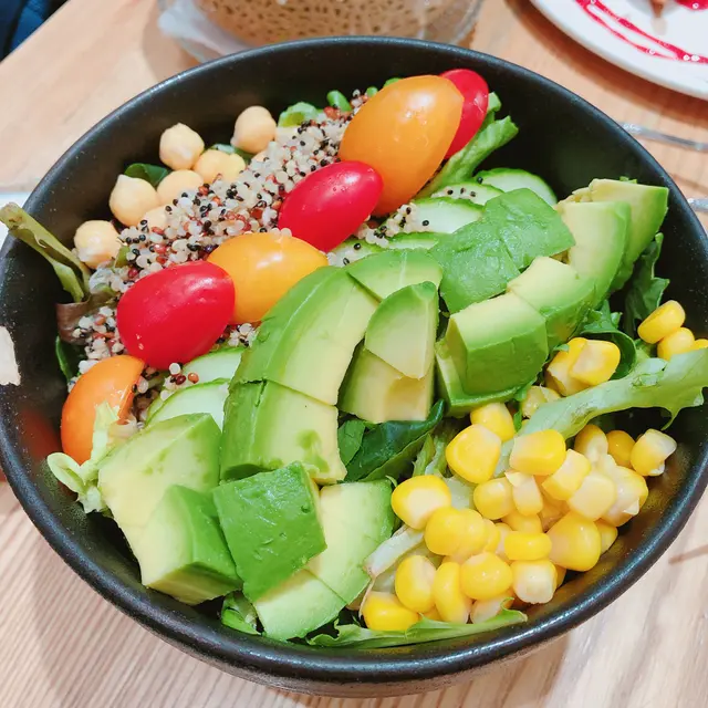 牛油果.有機紅菜頭彩虹沙律