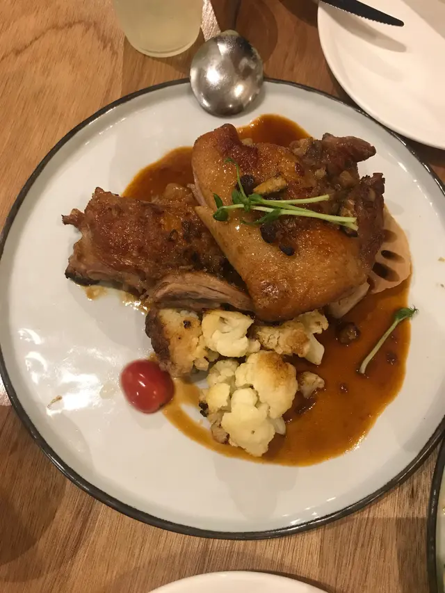 蜜糖栗子烤無骨鴨，燒蓮藕，燒椰菜花