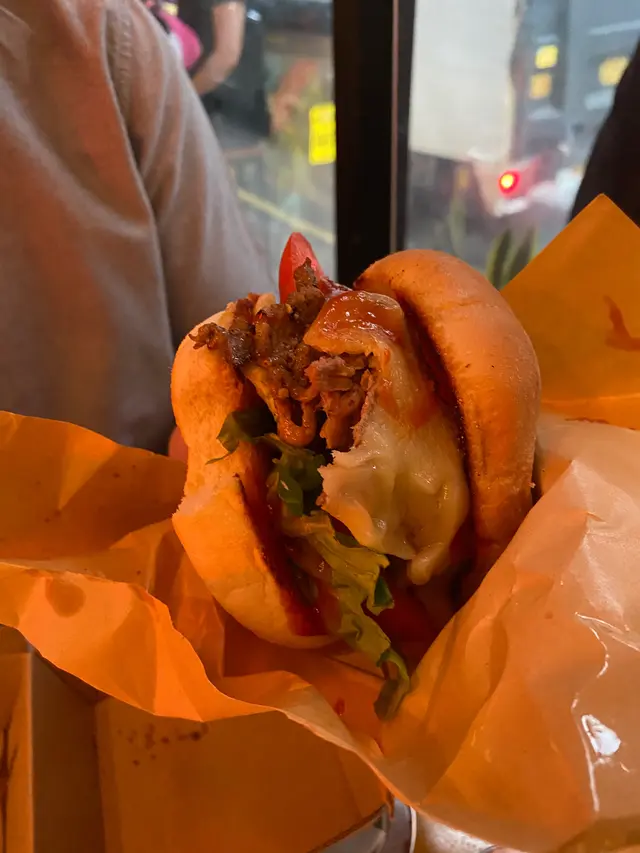 150g 薄切西冷砵酒漢堡