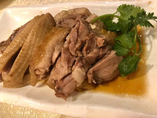 澄海滷水獅頭鵝肉片