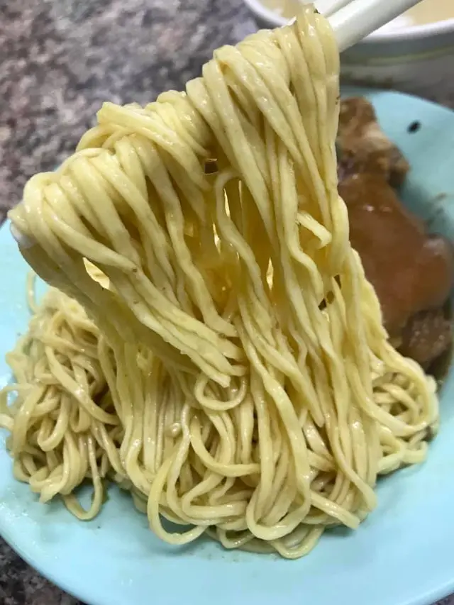 豬手撈伊麵