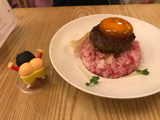 乾到喊既漢堡,0肉汁,淡。再配埋乾飯,消化不良