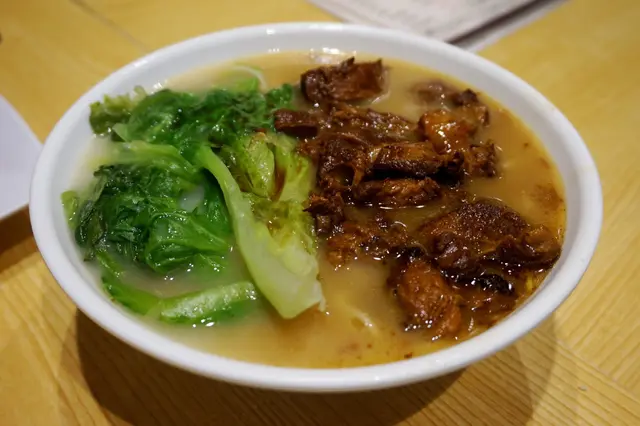 雙拼麵（鎮江骨拼紅燒牛肉）